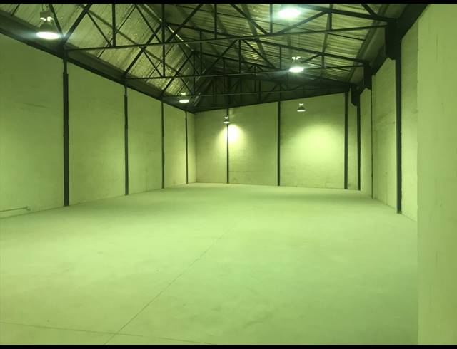 333M² WAREHOUSE RENTED IN WOODSTOCK